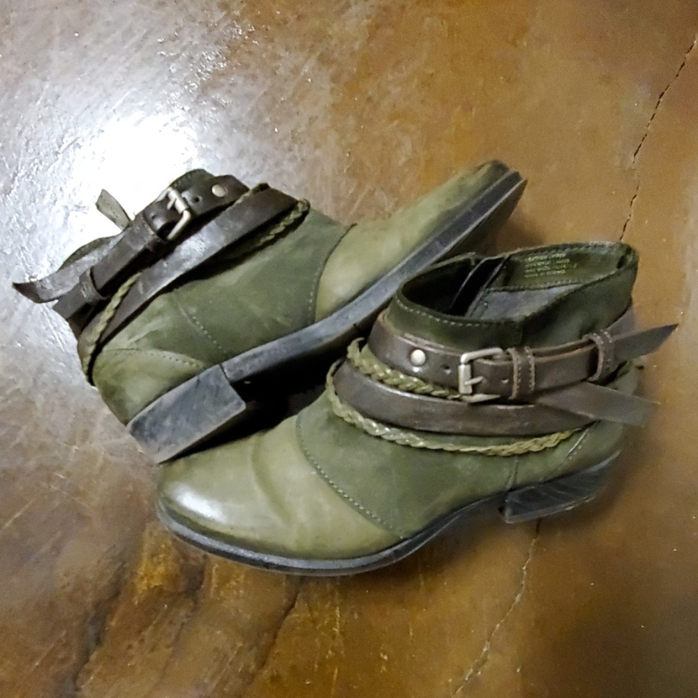 Mix Mooz Green Leather Zip Booties w Buckle trim